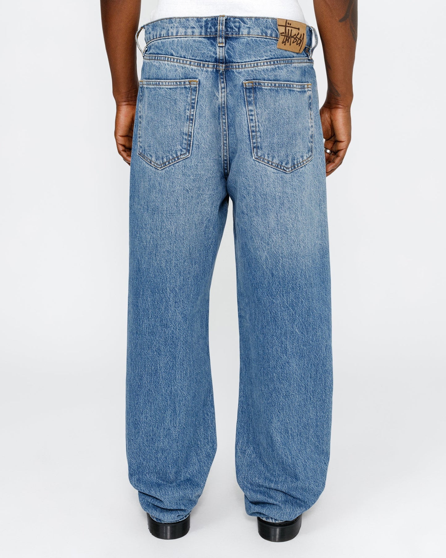 NOUVEAU JEAN CLASSIQUE EN DENIM